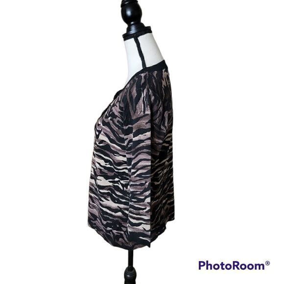 Chico's Bejeweled Animal Snap Front Cardigan. NWT. Size 1. - Picture 3 of 8